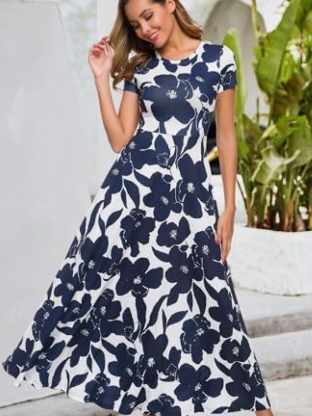 Women’s Navy Floral Maxi Dress - Elegant Summer Fit - Picture 4 of 7